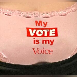 Hello, fellow Poshers! Let’s make sure to vote!